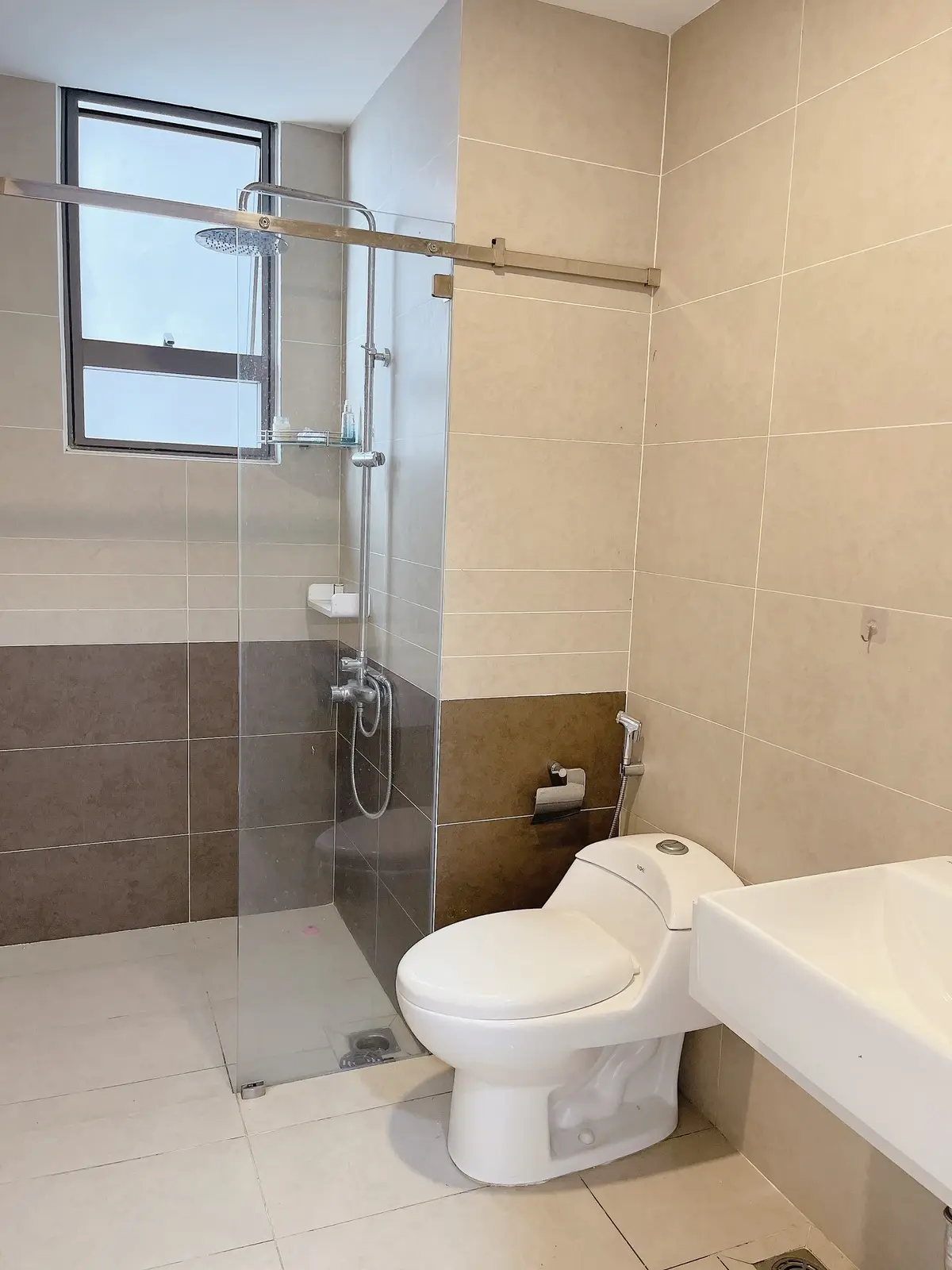 Bán căn hộ 3PN nội thất cơ bản 6,1 tỷ tầng cao view thoáng The Sun Avenue