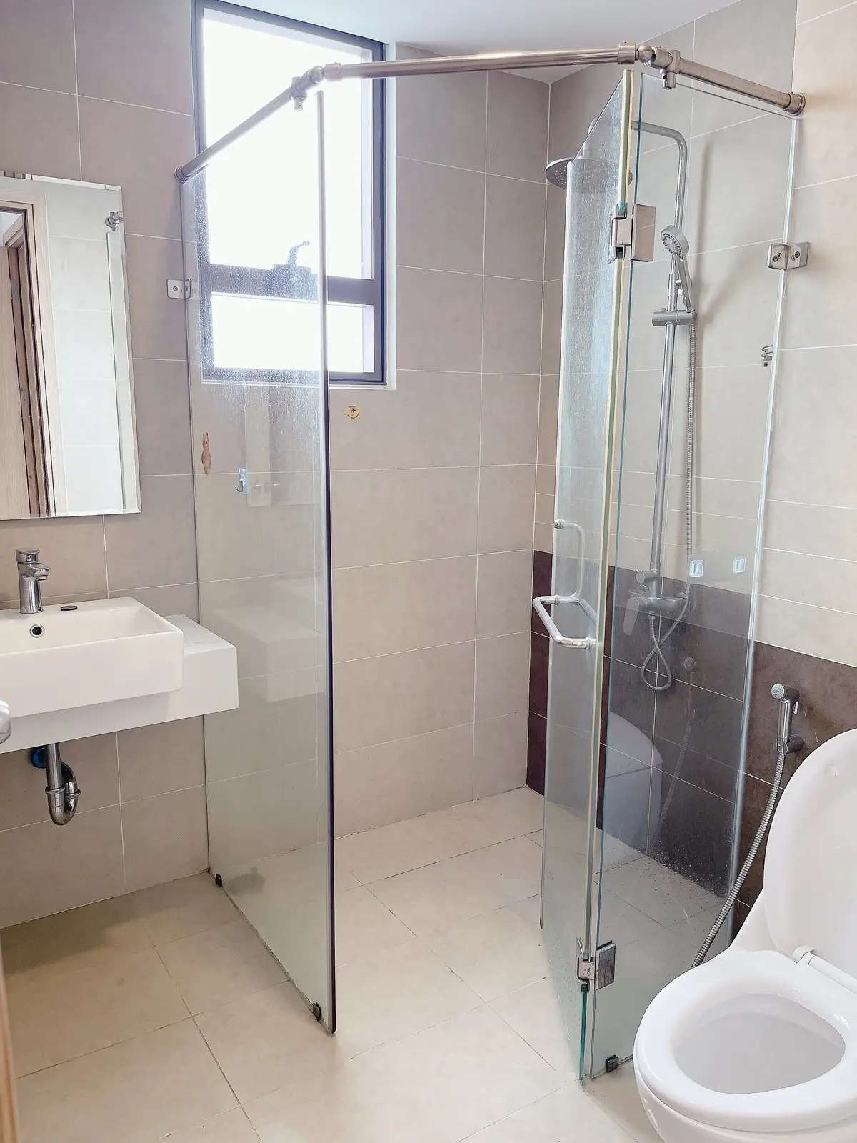 Căn hộ 3PN nội thất cơ bản The Sun Avenue cho thuê giá rẻ Quận 2