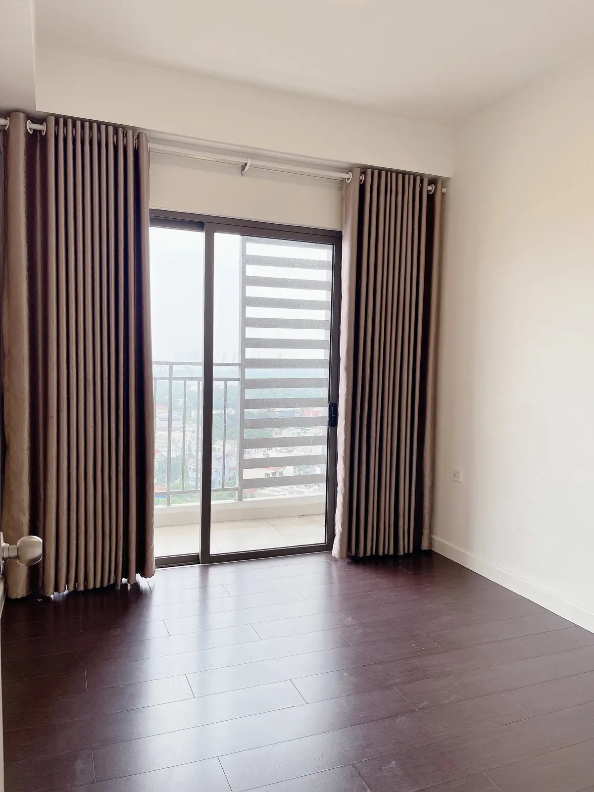 Căn hộ 3PN nội thất cơ bản The Sun Avenue cho thuê giá rẻ Quận 2