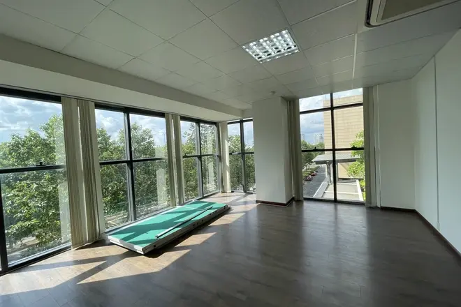 Cho thuê văn phòng 60m2 căn góc 2 mặt kính view yên tĩnh, The Sun Avenue - Quận 2