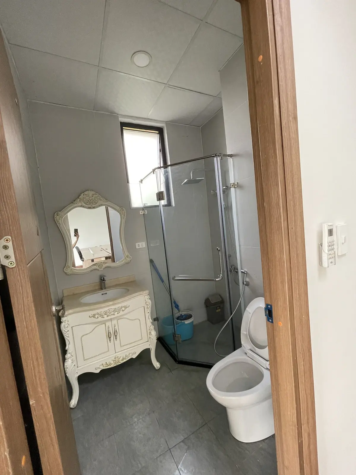 Cho thuê văn phòng 60m2 căn góc 2 mặt kính view yên tĩnh, The Sun Avenue - Quận 2