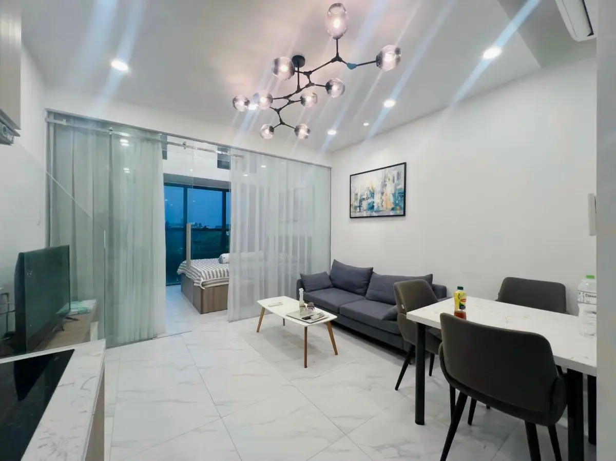 Cho thuê căn hộ 1 phòng ngủ tháp trung tâm giá 13 triệu bao phí nhà rất đẹp mới