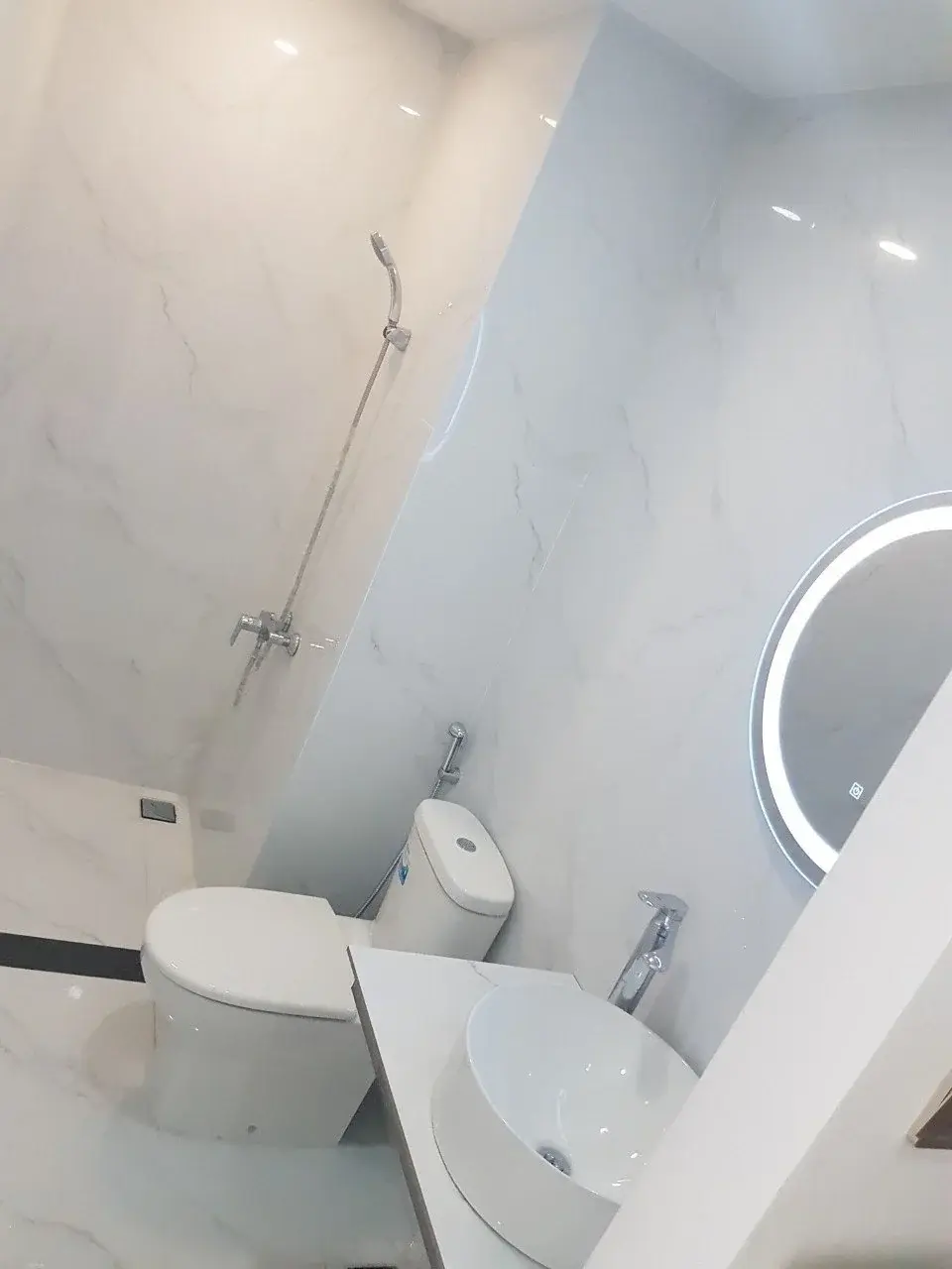 Chuyển nhượng văn phòng 46m2 GIÁ RẤT TỐT 2,6 TỶ nhà đẹp mới