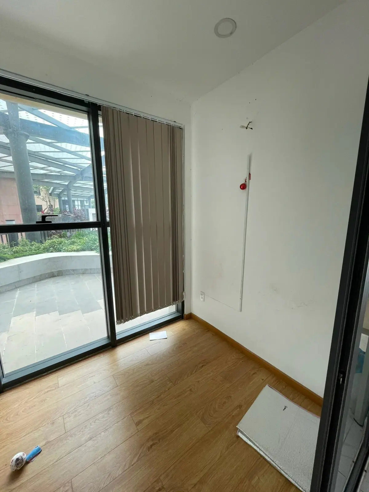 Cho thuê officetel The Sun Avenue giá 15 triệu diện tích 60m2 có ngăn phòng riêng