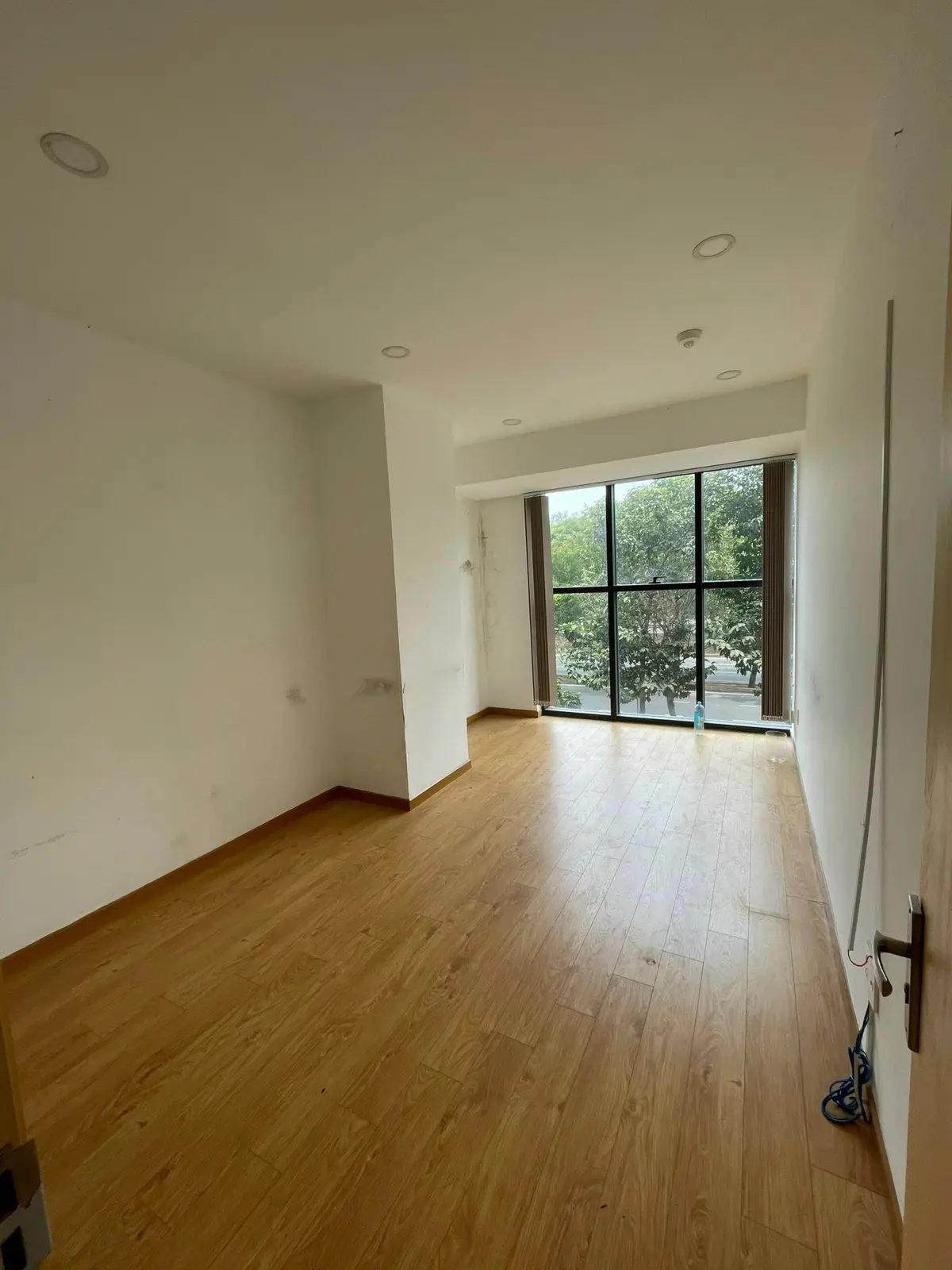 Cho thuê officetel The Sun Avenue giá 15 triệu diện tích 60m2 có ngăn phòng riêng