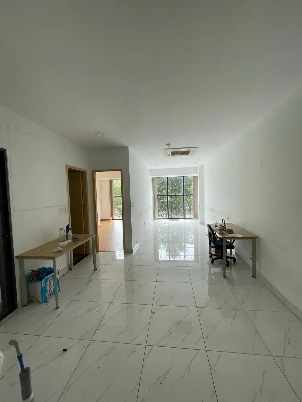 Cho thuê officetel The Sun Avenue giá 15 triệu diện tích 60m2 có ngăn phòng riêng