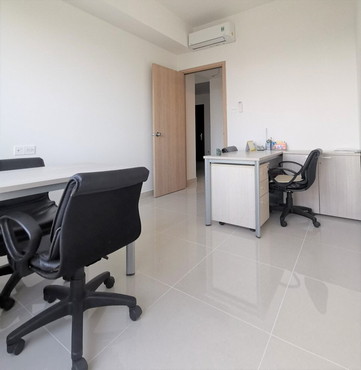 Bán officetel 1 phòng riêng 51m2 The Sun Avenue 3,1 tỷ
