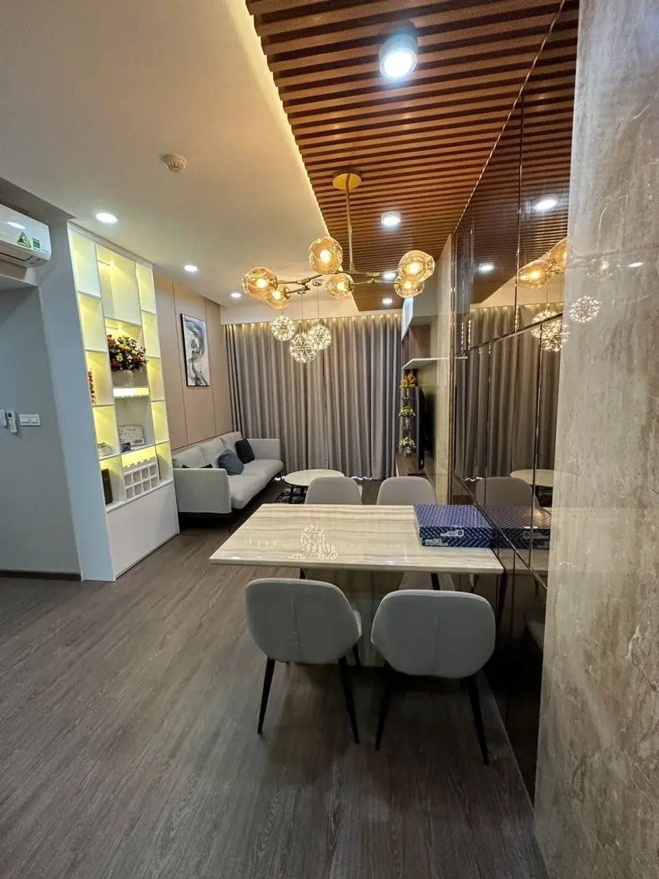 Bán The Sun Avenue giá 5,5 tỷ full nội thất mới tháp trung tâm tầng cao