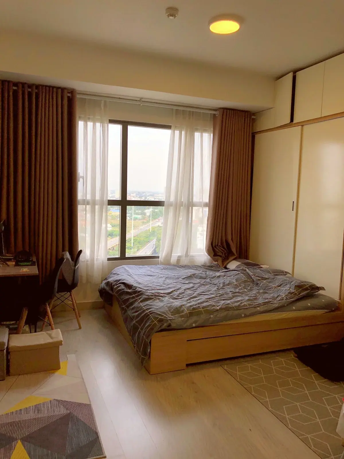 Mua bán căn studio giá 2,1 tỷ bao hết 31m2 full nội thất The Sun Avenue