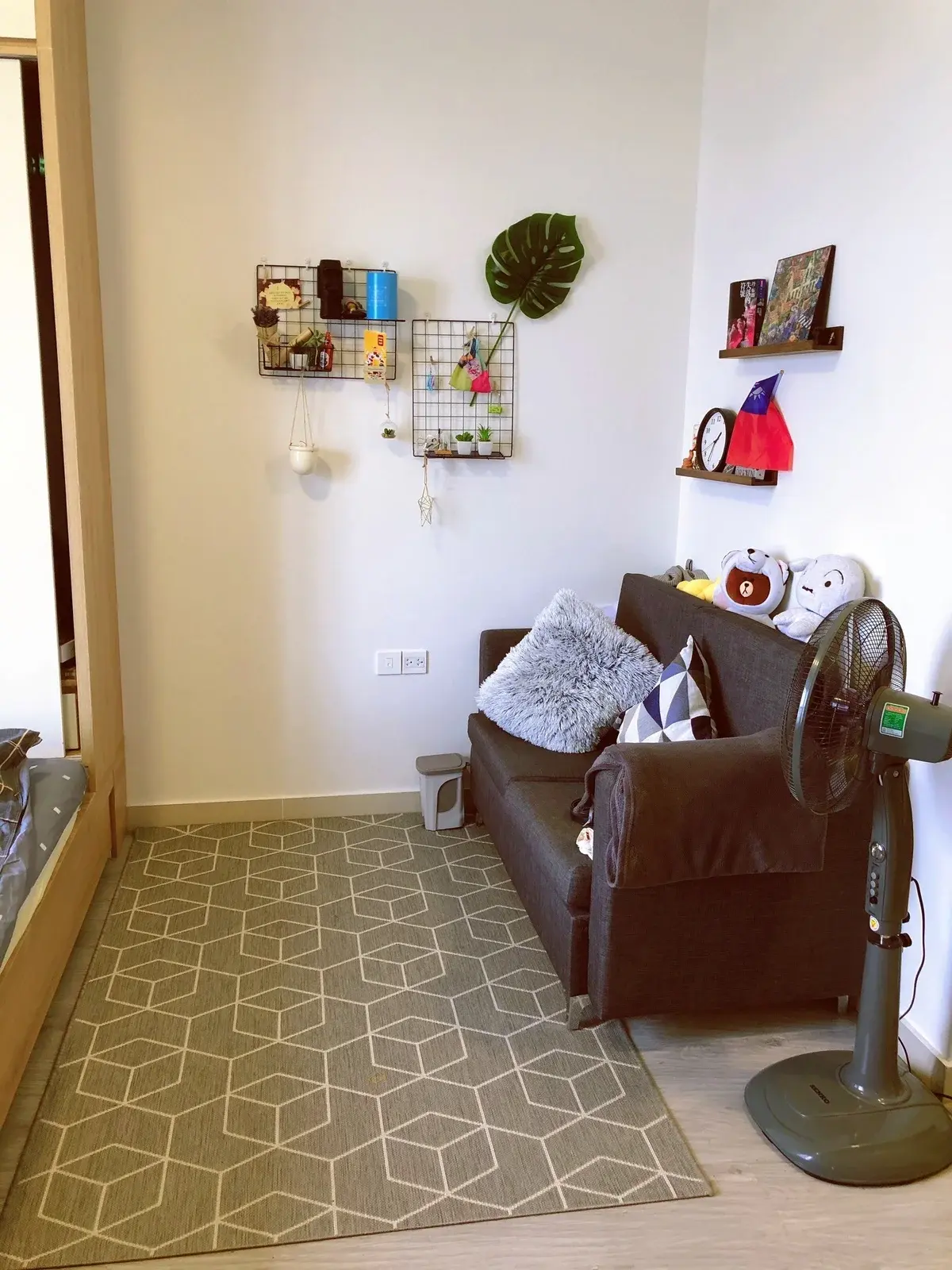 Mua bán căn studio giá 2,1 tỷ bao hết 31m2 full nội thất The Sun Avenue