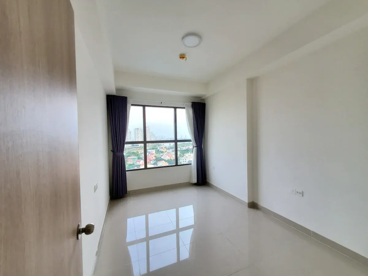 Bán căn officetel 3 tỷ nội thất cơ bản căn góc yên tĩnh 51m2 có 1 phòng riêng