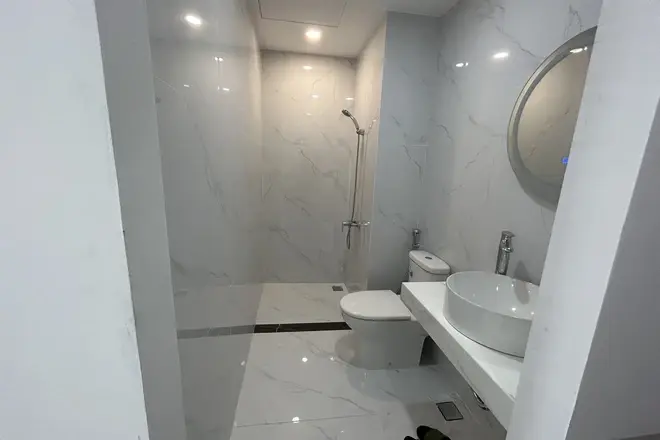 Chuyển nhượng văn phòng 46m2 GIÁ RẤT TỐT 2,6 TỶ nhà đẹp mới