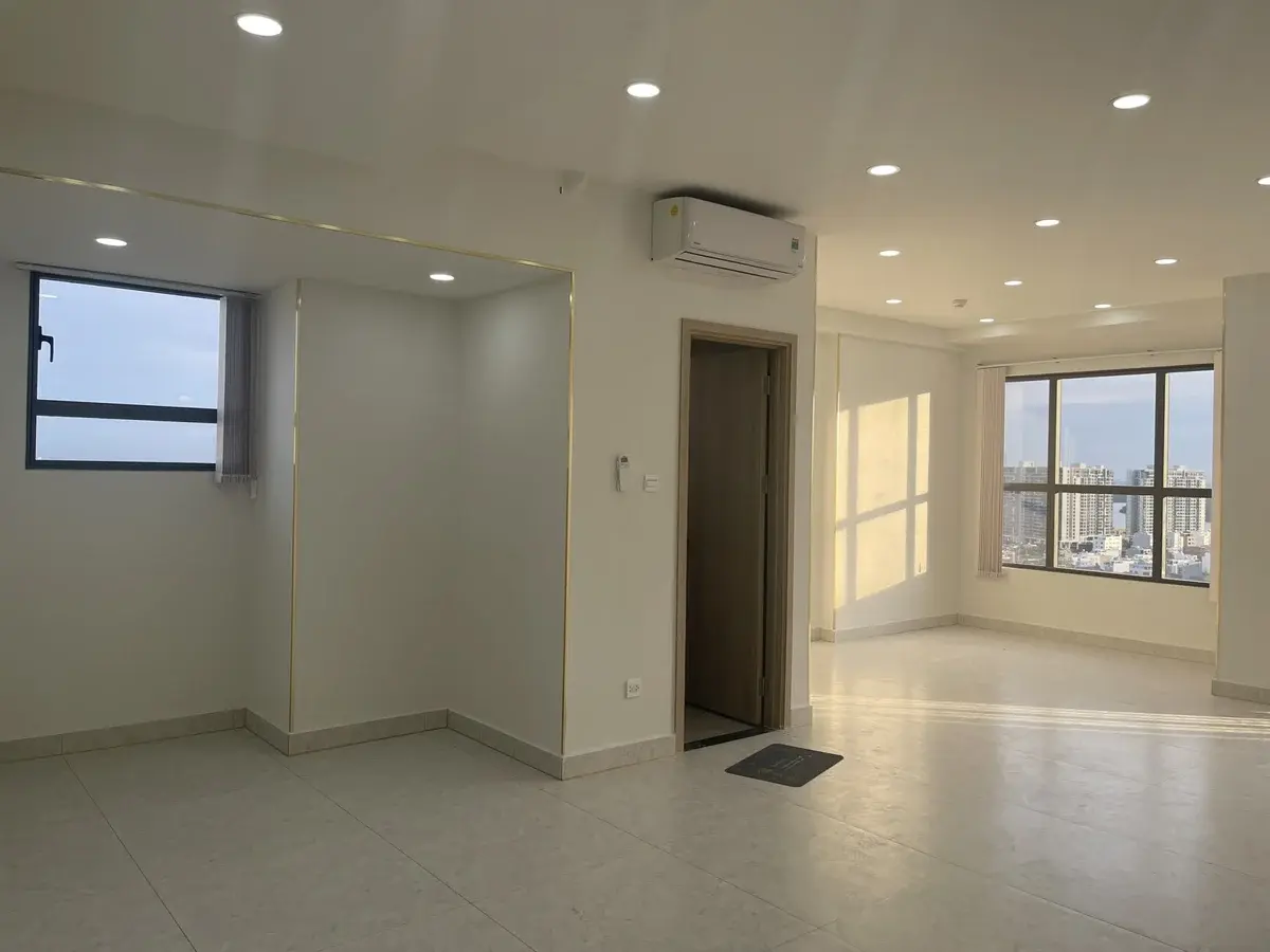 Chuyển nhượng văn phòng 51m2 có ban công căn góc 2,9 tỷ