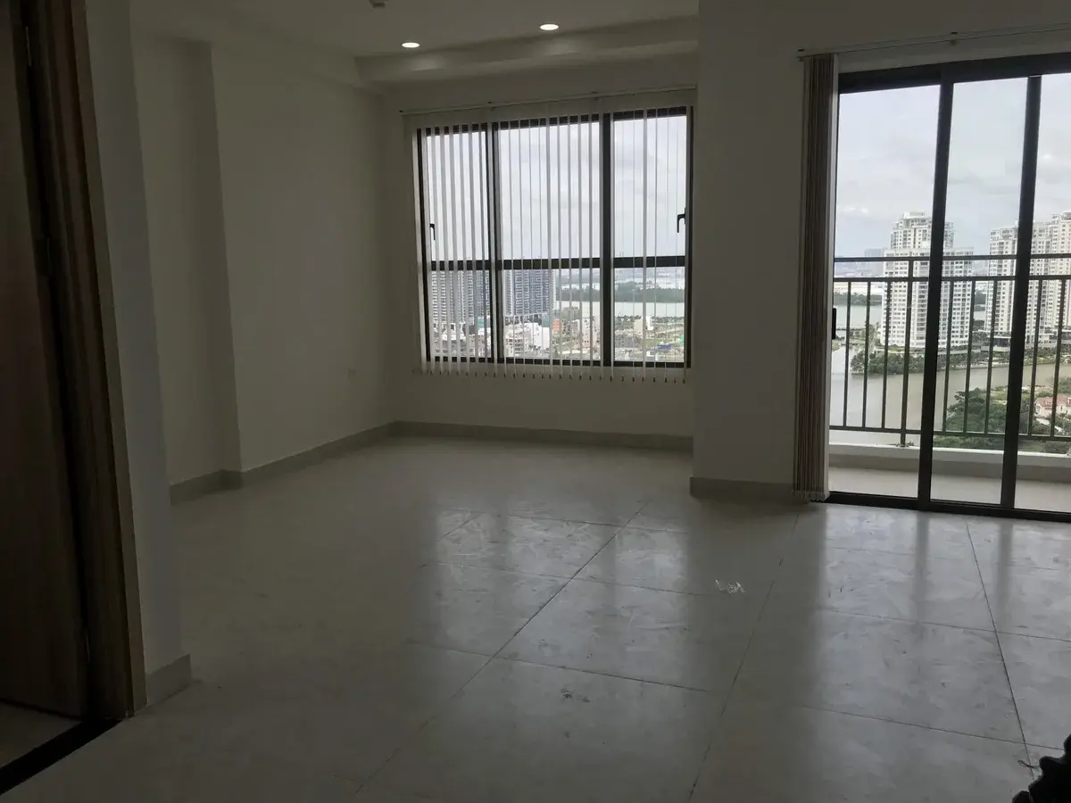 Văn phòng 51m2 có ban công giá 14 triệu/tháng view mát mẻ The Sun Avenue