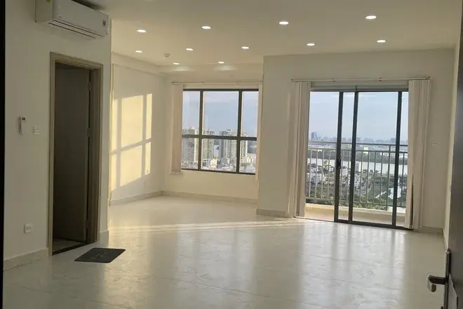 Văn phòng 51m2 có ban công giá 14 triệu/tháng view mát mẻ The Sun Avenue