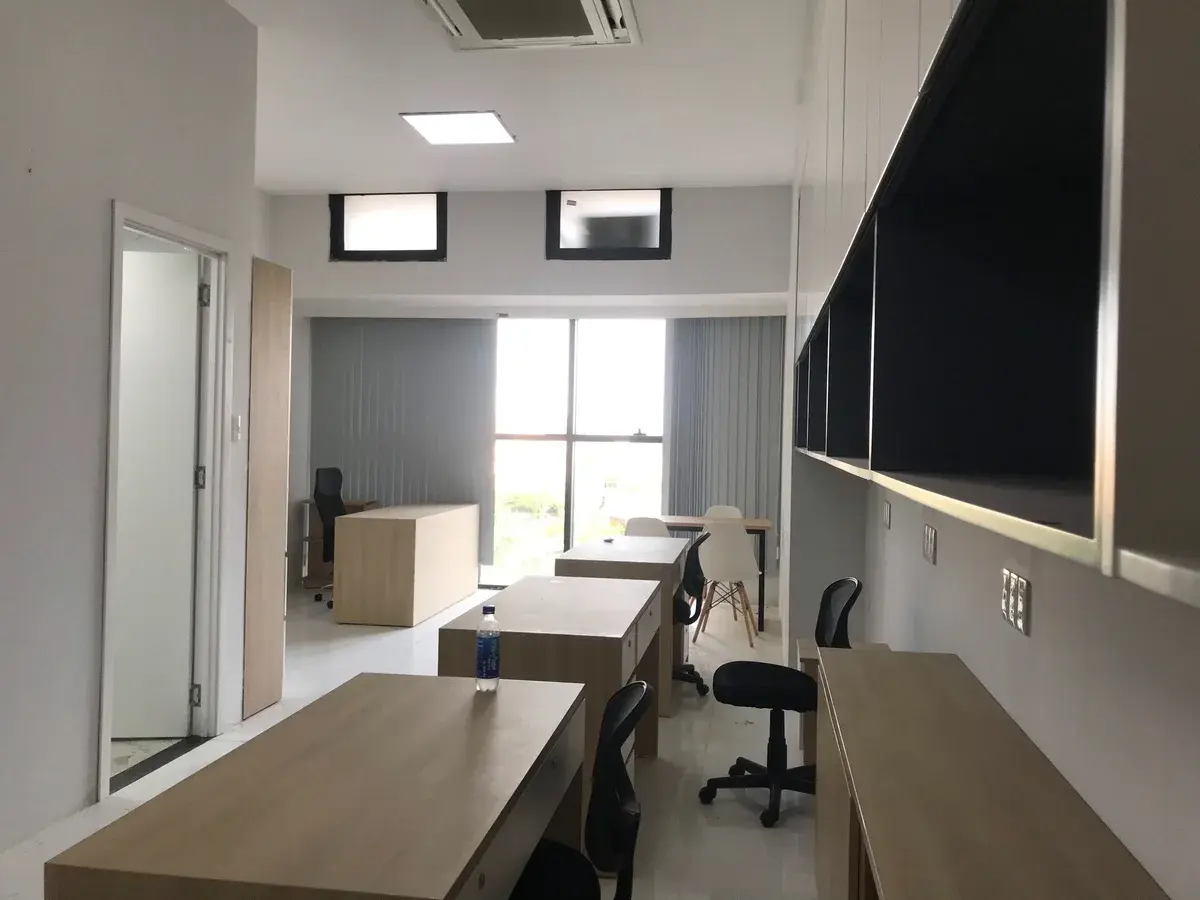 The Sun Avenue cho thuê văn phòng 12 triệu full bàn ghế 45m2
