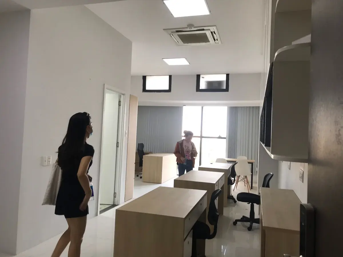 The Sun Avenue cho thuê văn phòng 12 triệu full bàn ghế 45m2