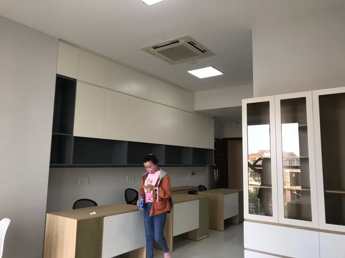 The Sun Avenue cho thuê văn phòng 12 triệu full bàn ghế 45m2