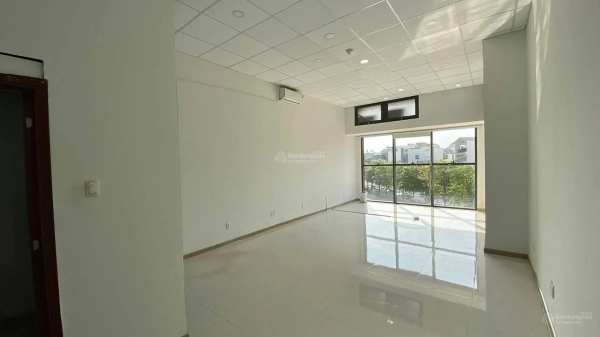 Cho thuê văn phòng giá tốt 10 triệu/ tháng diện tích 48m2 The Sun Avenue