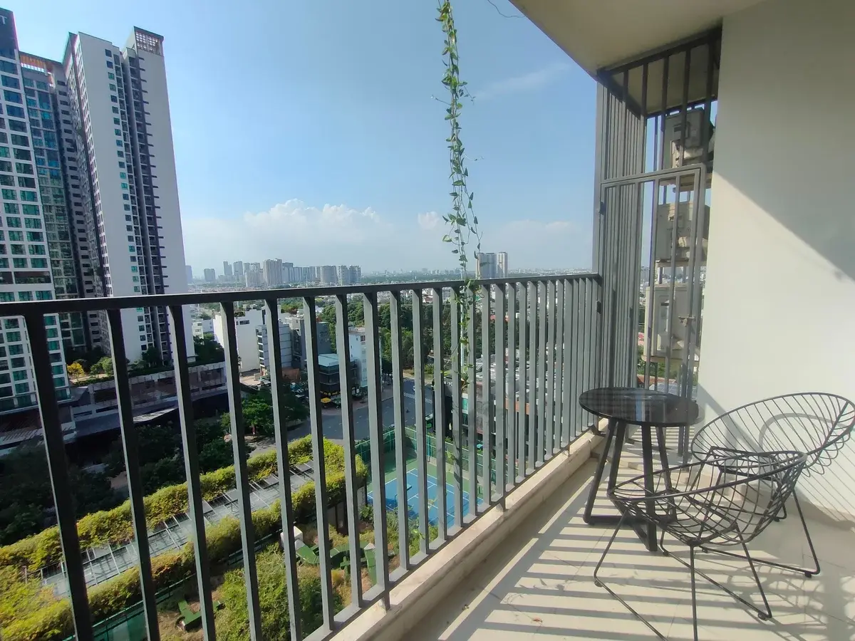 Vista Verde cho thuê 2pn giá 18 triệu tầng cao có ban công thoáng 82m2