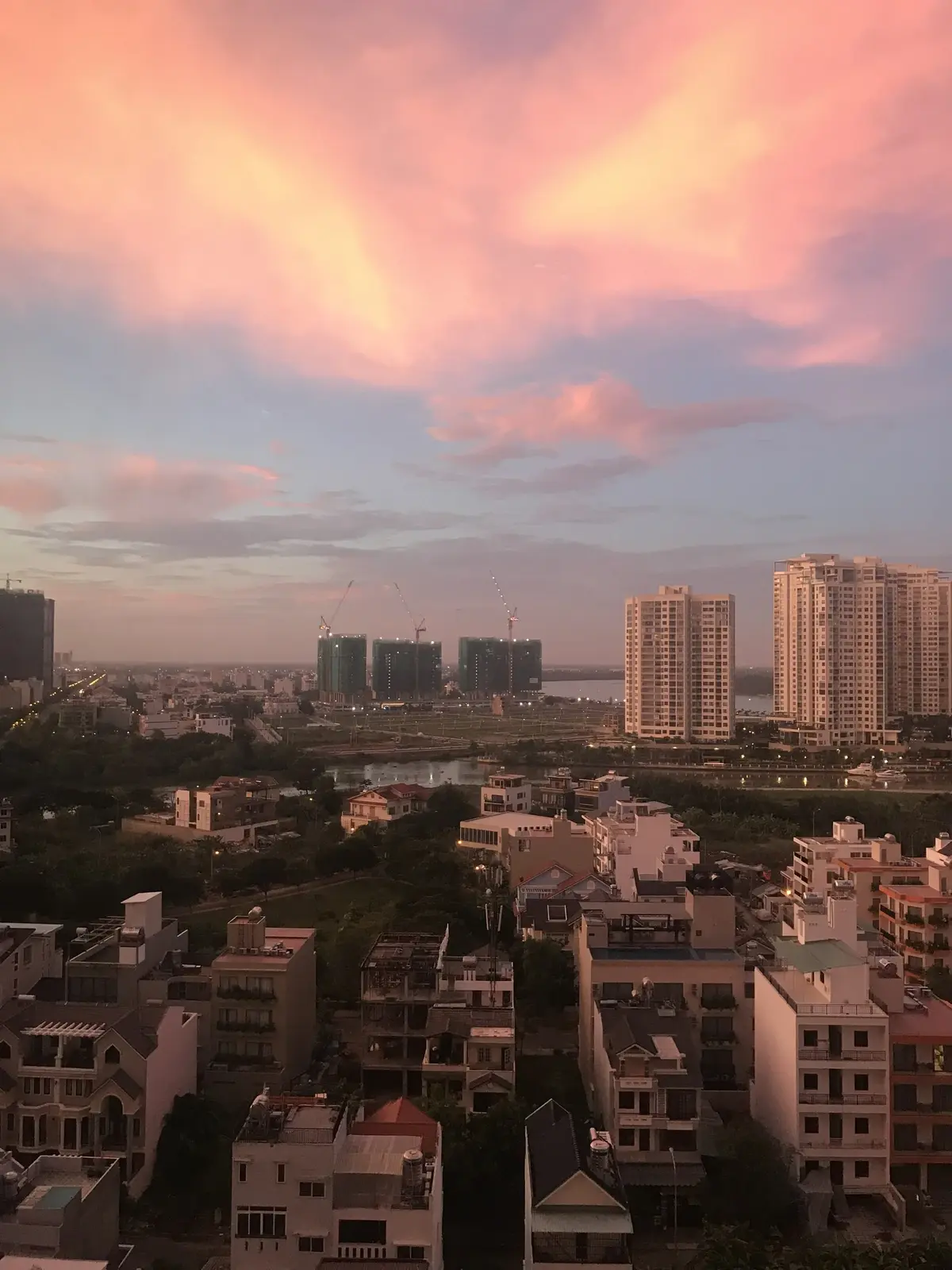 Cho thuê 2 phòng ngủ The Sun Avenue nhà đẹp view sông rất đẹp 75m2