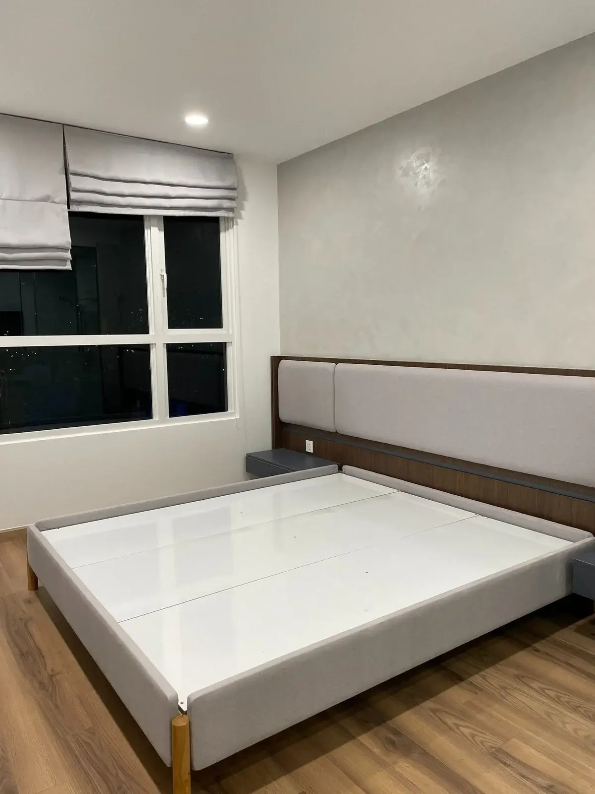 Bán căn hộ siêu đẹp giá 12 tỷ 155m2 cho 3 phòng ngủ có ban công rộng