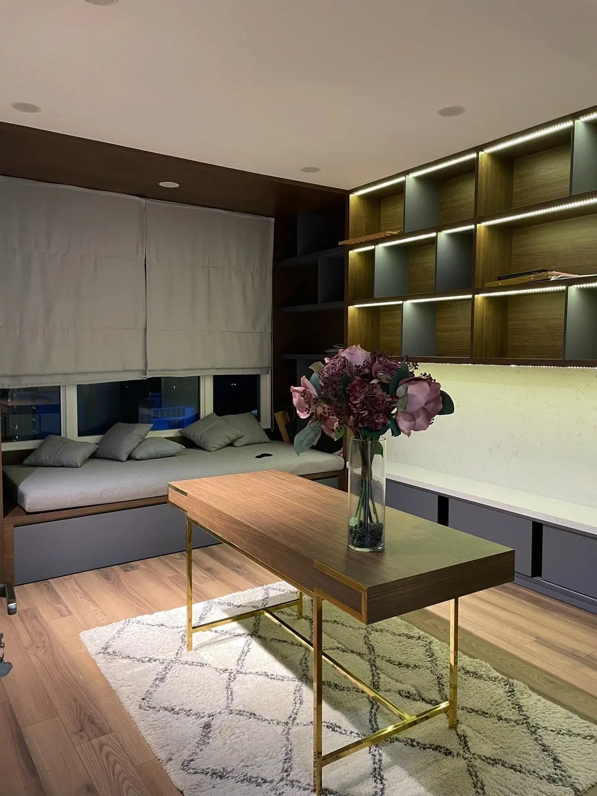 Bán căn hộ siêu đẹp giá 12 tỷ 155m2 cho 3 phòng ngủ có ban công rộng