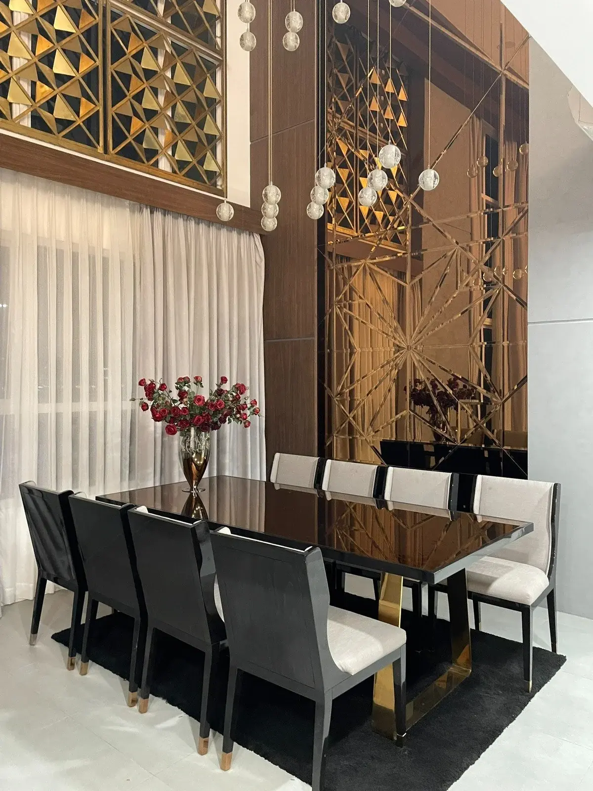 Bán căn hộ siêu đẹp giá 12 tỷ 155m2 cho 3 phòng ngủ có ban công rộng