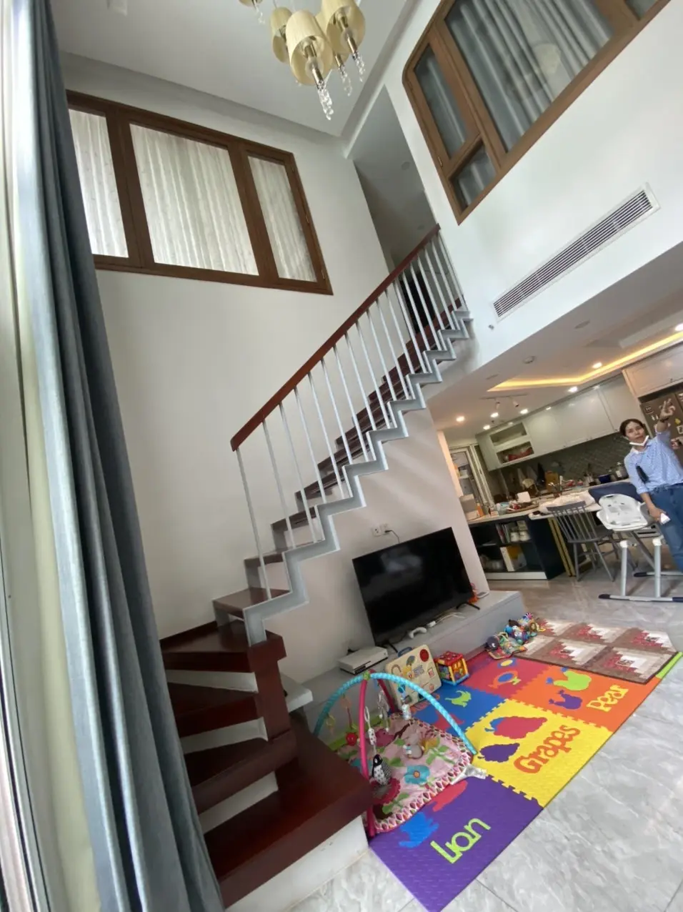 Cho thuê 3pn duplex Vista Verde giá 1500$ nhà đẹp có ban công rộng