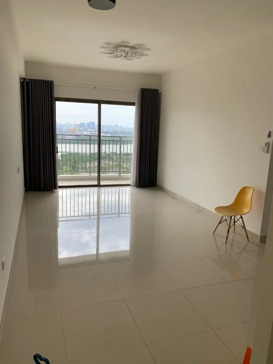 Chuyển nhượng 3PN giá 6,9 tỷ nội thất cơ bản The Sun Avenue