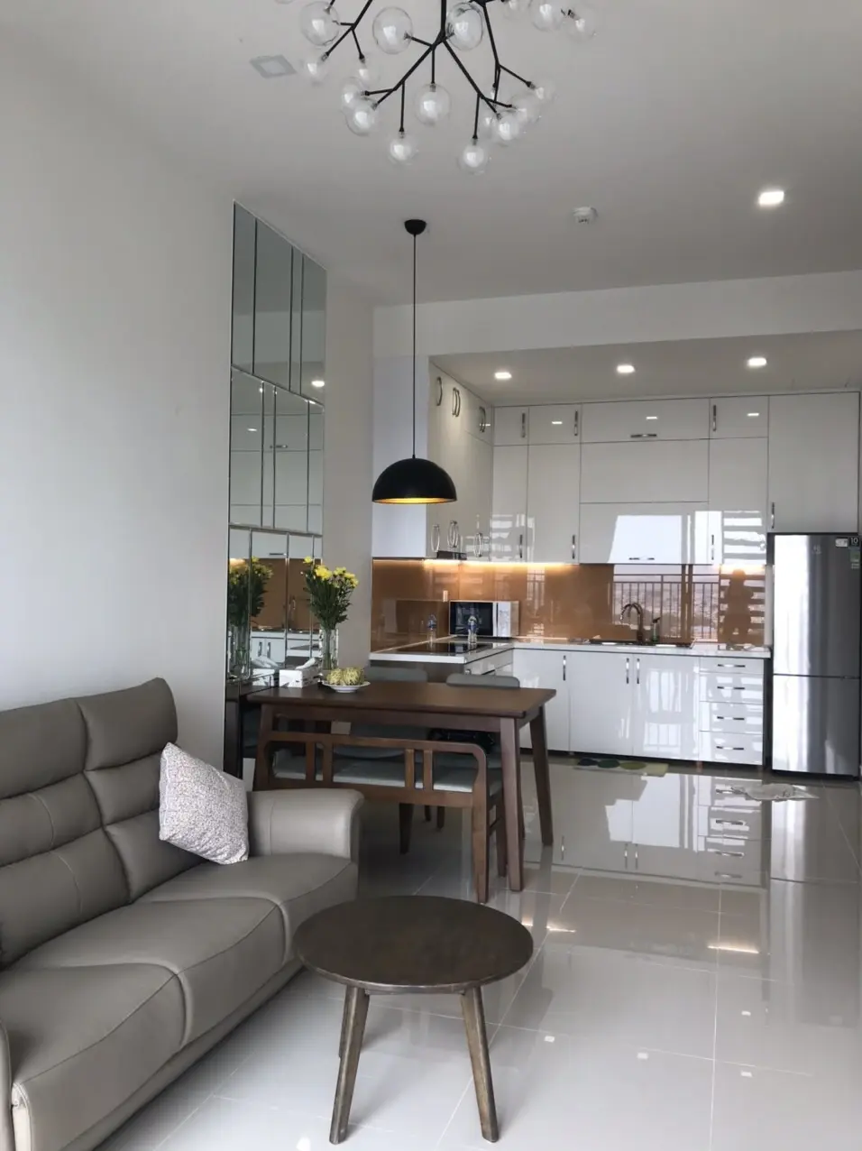 Cho thuê 2 phòng ngủ nhà đẹp view sông giá 17 triệu bao phí 75m2