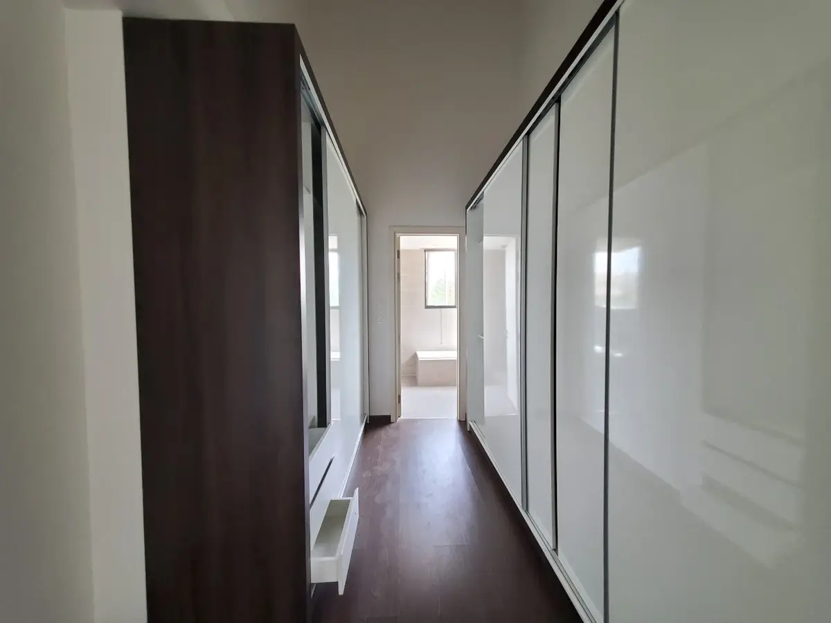 Thuê căn hộ 4pn nội thất cơ bản 38 triệu/tháng diện tích 203m2 Vista Verde