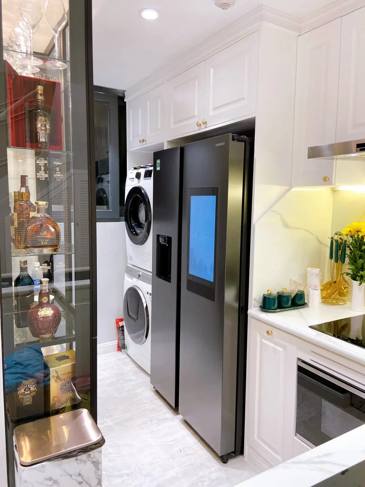 Bán nhà 2pn 103m2 thiết kế tone màu trắng sang trọng tại Feliz En Vista Quận 2