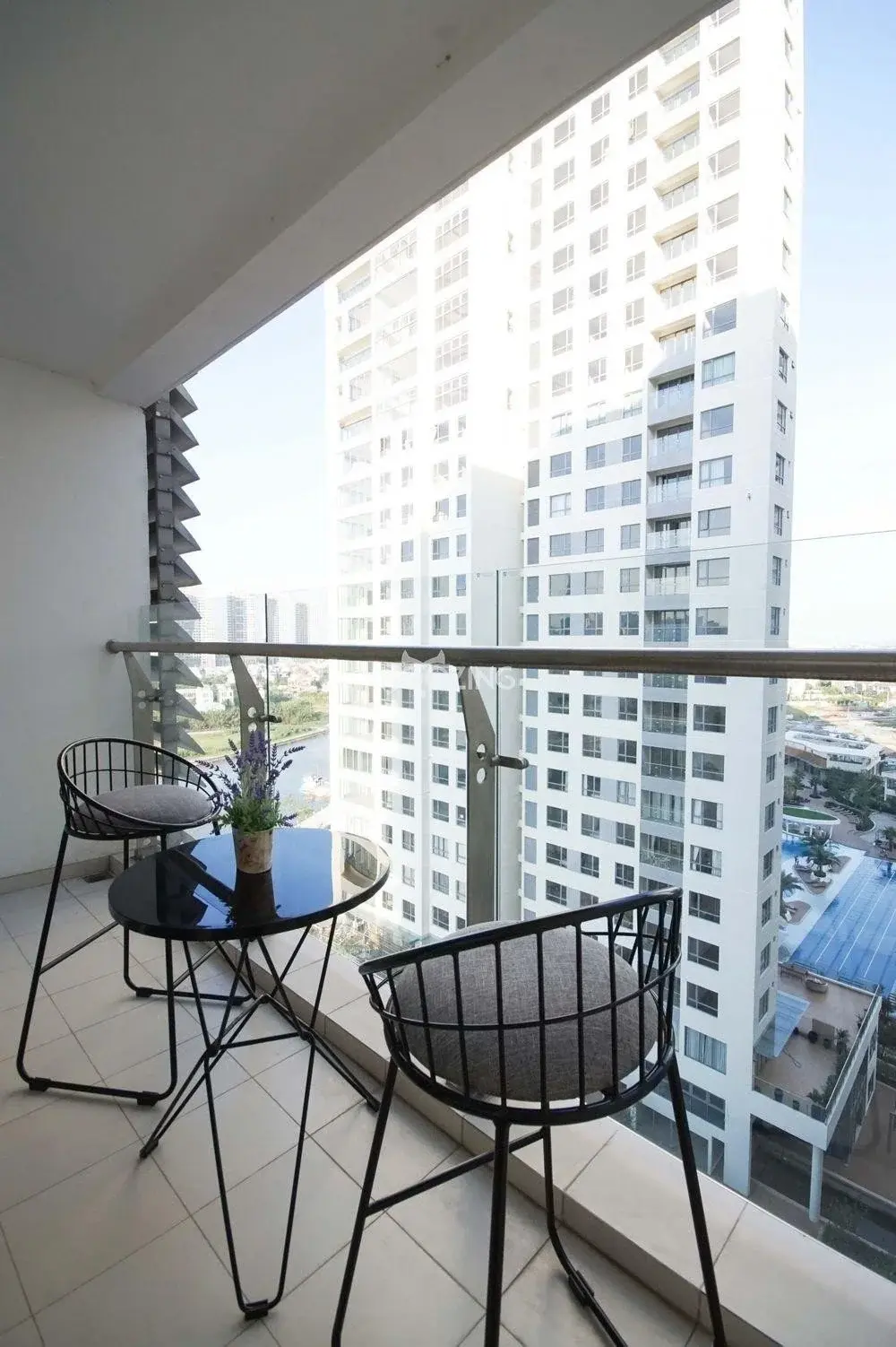 Bán căn hộ 2pn giá 10 tỷ Tháp T4 nhà đẹp ban công thoáng mát đã có sổ