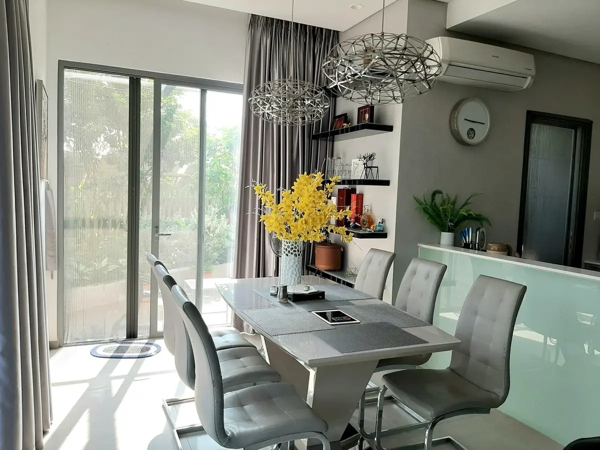 Chuyển nhượng 3Pn 126m2 sở hữu 158m2 sân vườn rất thoáng má giá 20 tỷ