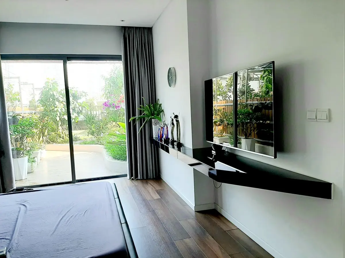 Chuyển nhượng 3Pn 126m2 sở hữu 158m2 sân vườn rất thoáng má giá 20 tỷ