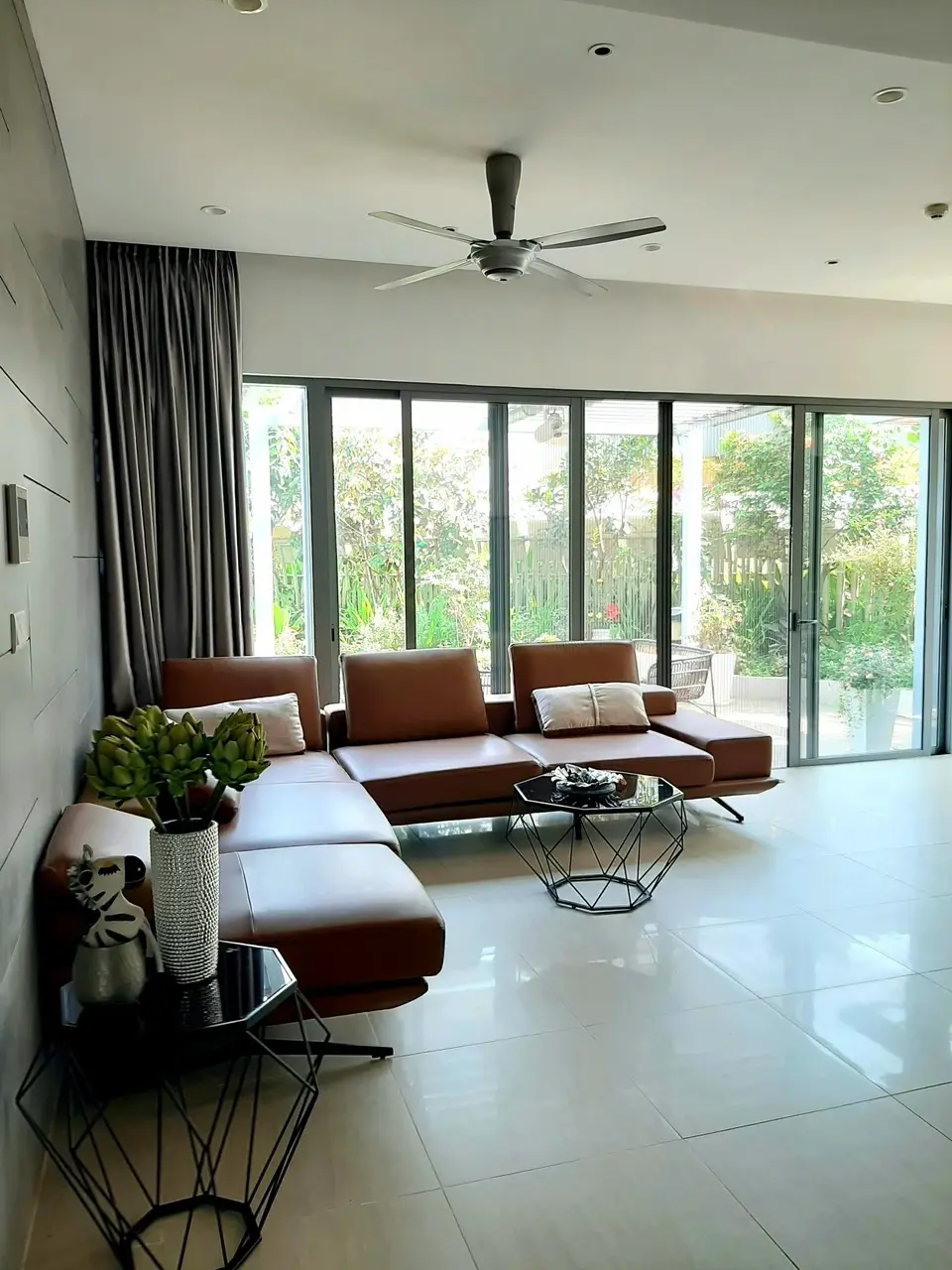 Chuyển nhượng 3Pn 126m2 sở hữu 158m2 sân vườn rất thoáng má giá 20 tỷ