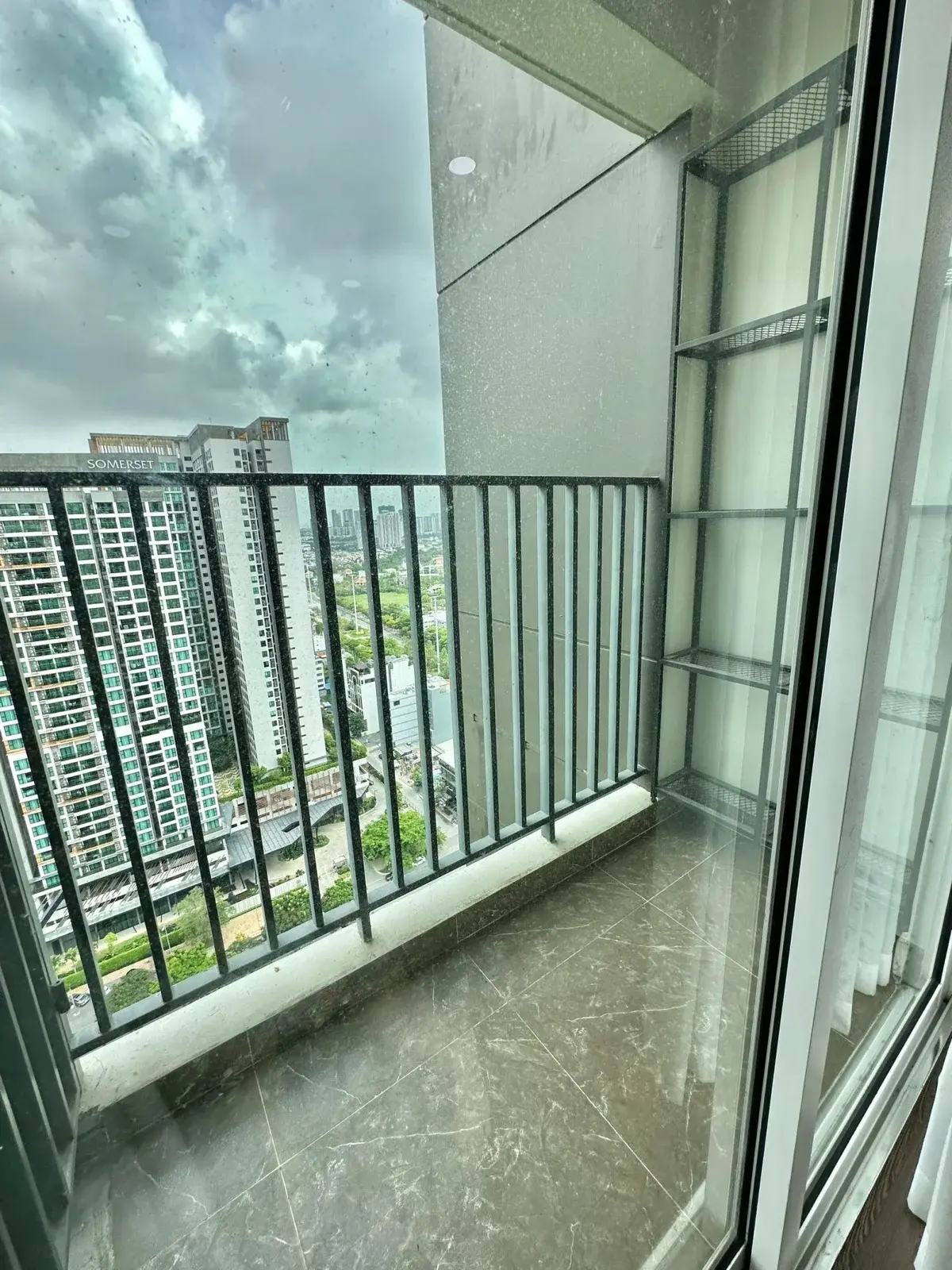 Thuê căn hộ Quận 2 Vista Verde 1pn giá 15 triệu nội thất rất đẹp sàn gỗ full