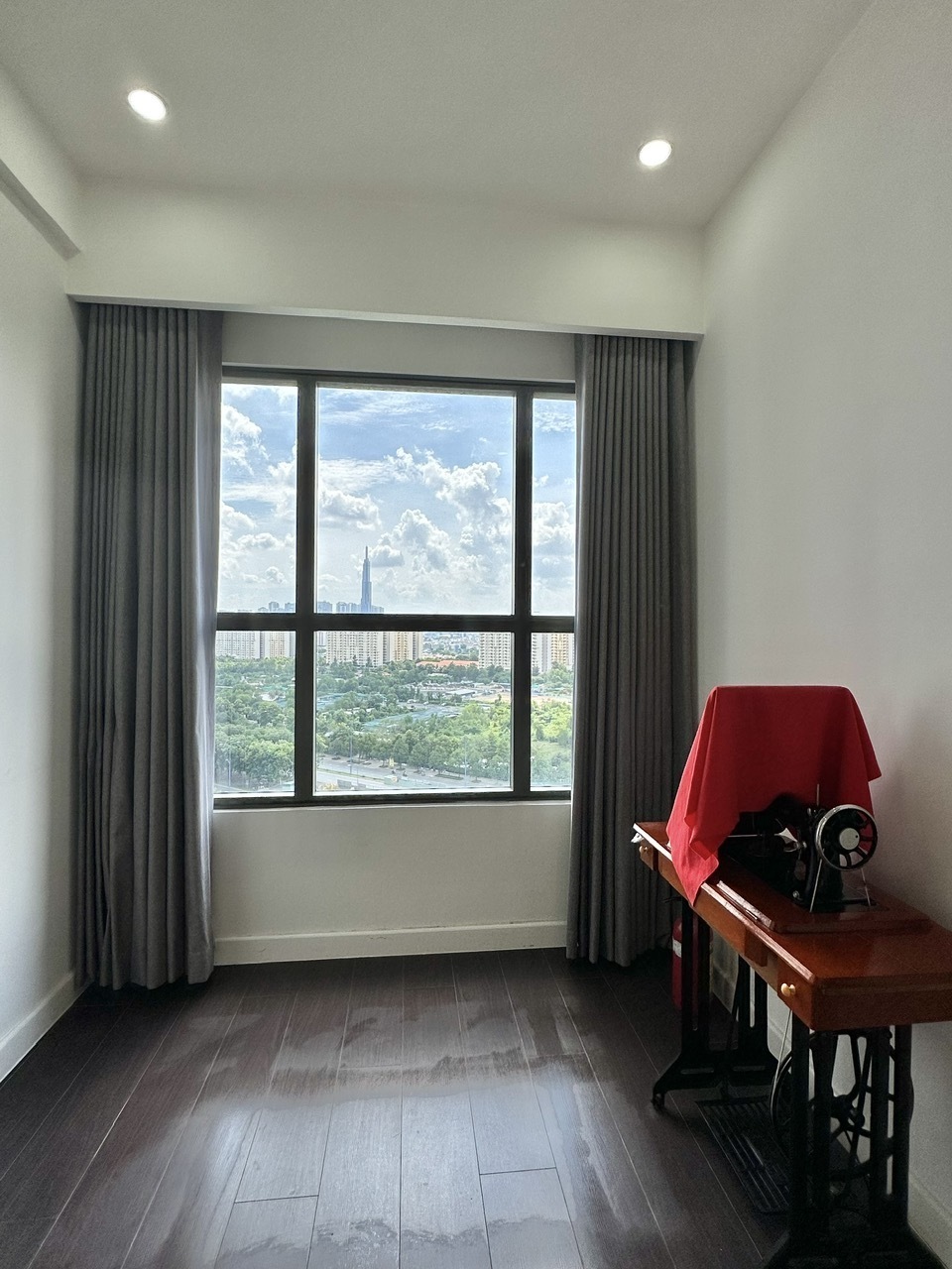 Bán The Sun Avenue giá 5,4 tỷ 79m2 full nội thất đẹp có thể làm thành 3pn