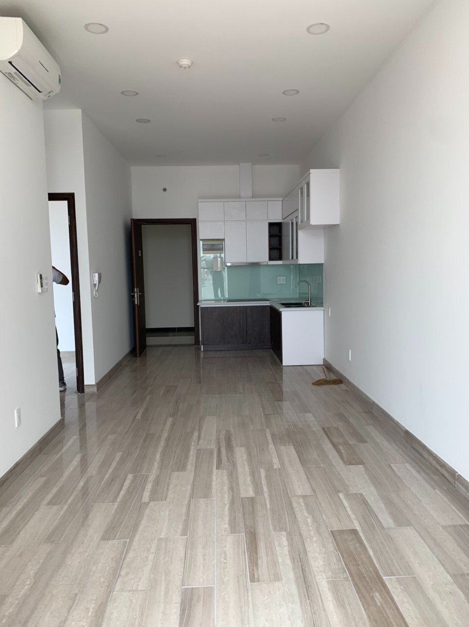 Cho thuê 1pn+1 The Sun Avenue 13 triệu nội thất cơ bản tháp trung tâm