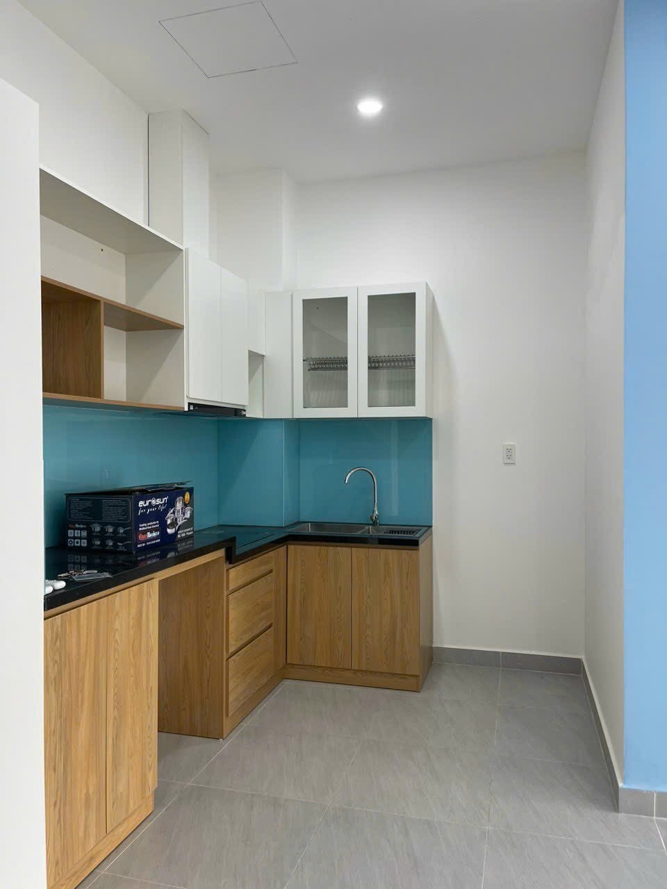 Cho thuê officetel The Sun Avenue 13,5 triệu bao phí có bếp có thể ở lại