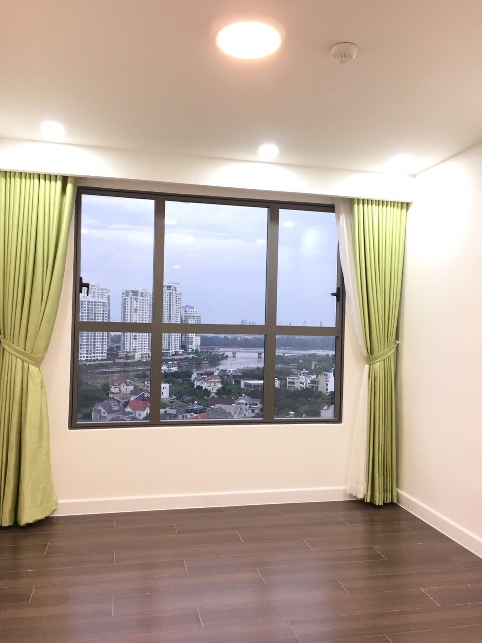 Căn hộ The Sun Avenue 2pn full nội thất giá thuê 15,5 triệu View sông mát mẻ