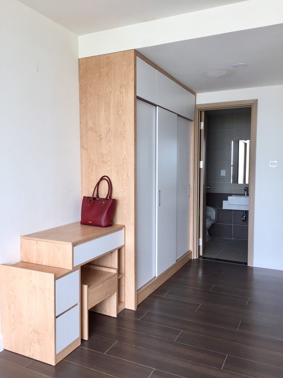 Căn hộ The Sun Avenue 2pn full nội thất giá thuê 15,5 triệu View sông mát mẻ