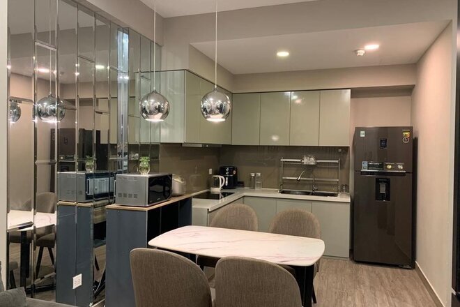 Bán căn hộ 2 phòng ngủ giá 5,3 tỷ bao hết tháp trung tâm hồ bơi rộng nhất