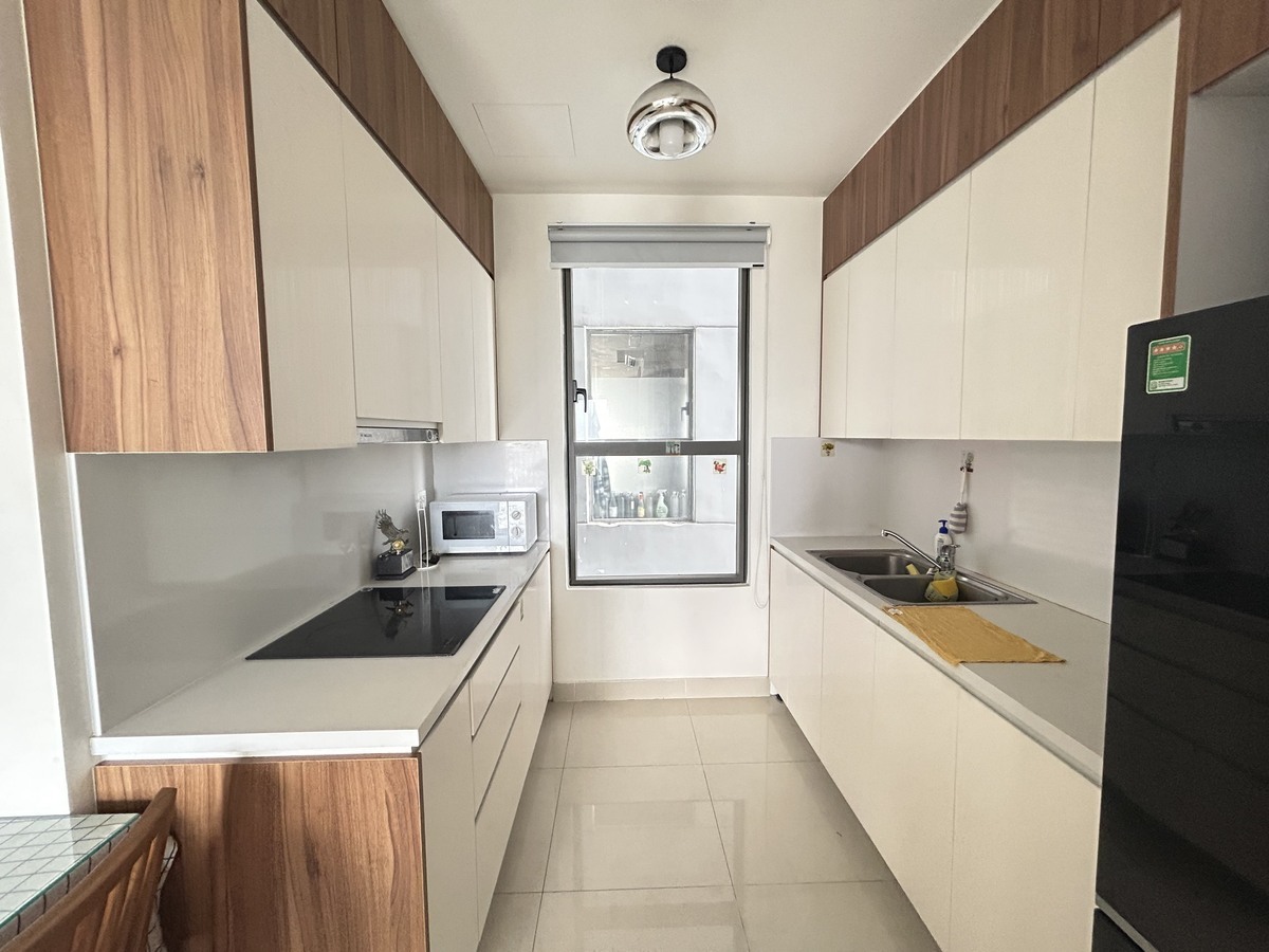 Bán 3 phòng ngủ full nội thất 6,8 tỷ tầng cao ban công rộng 96m2