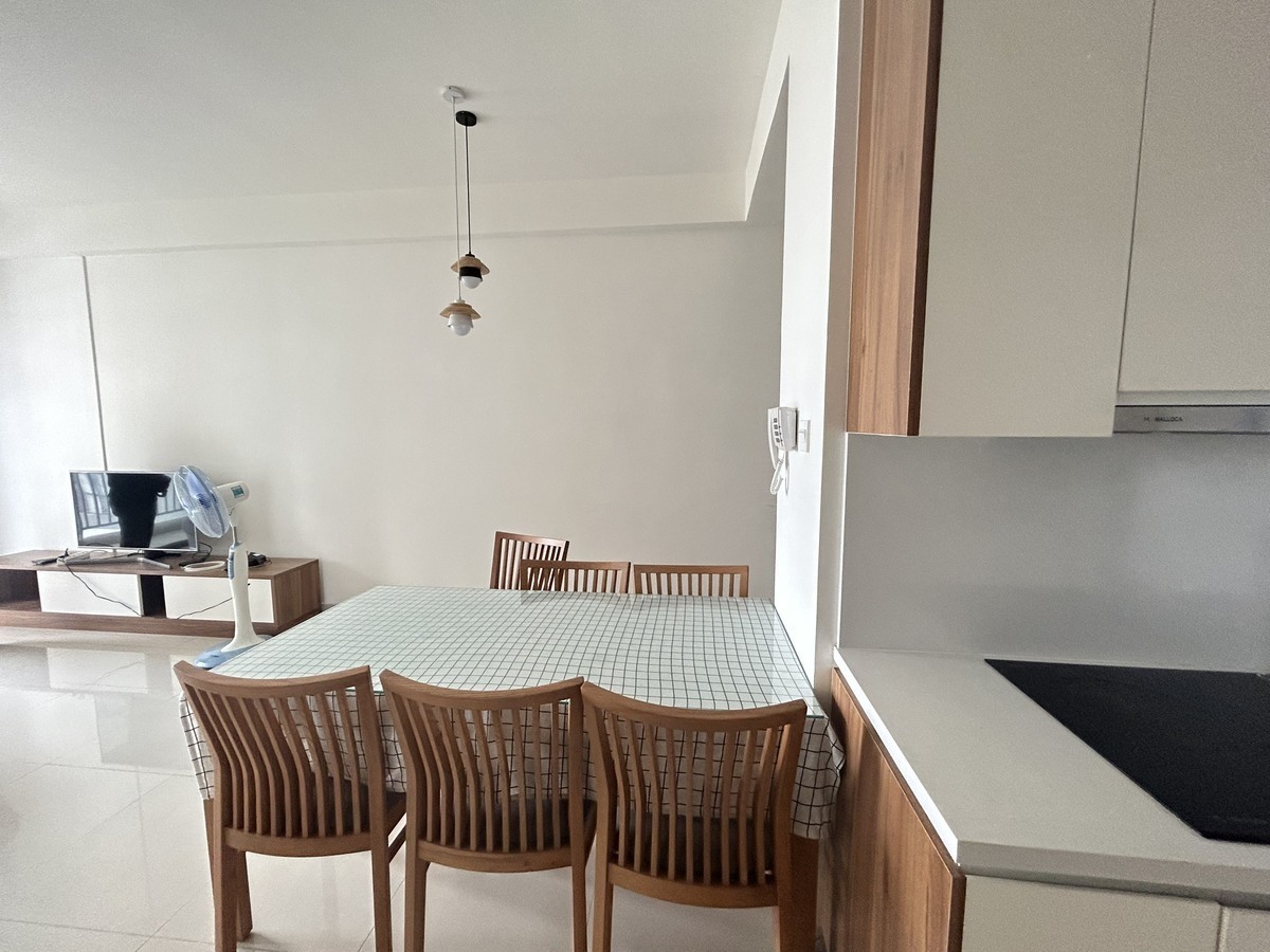 Bán 3 phòng ngủ full nội thất 6,8 tỷ tầng cao ban công rộng 96m2