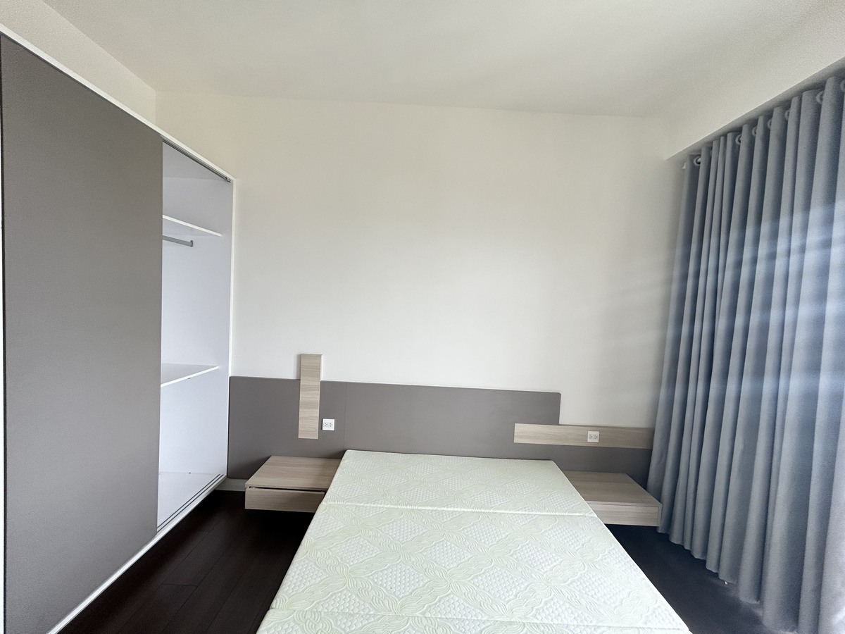 Bán 3 phòng ngủ full nội thất 6,8 tỷ tầng cao ban công rộng 96m2