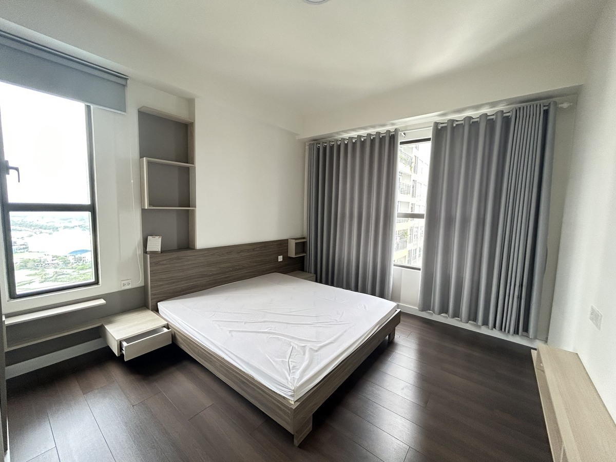 Bán 3 phòng ngủ full nội thất 6,8 tỷ tầng cao ban công rộng 96m2