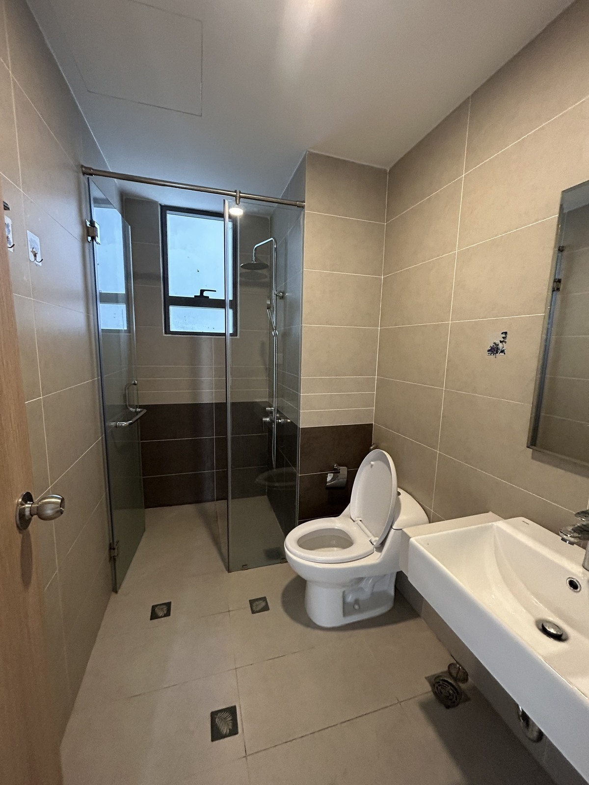 Bán 3 phòng ngủ full nội thất 6,8 tỷ tầng cao ban công rộng 96m2