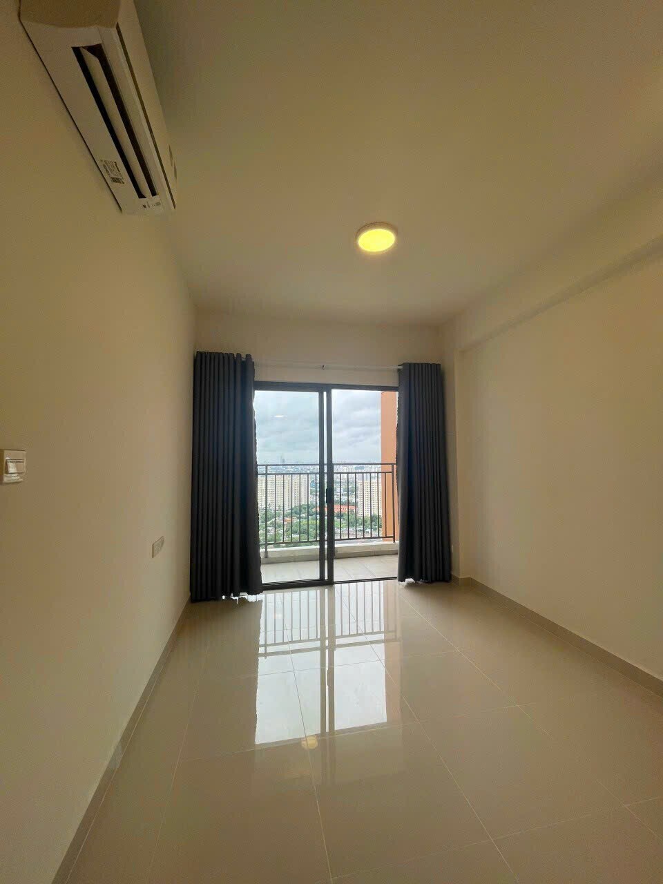 Căn hộ The Sun Avenue 2pn nội thất cơ bản nhà mới giá 15 triệu/tháng